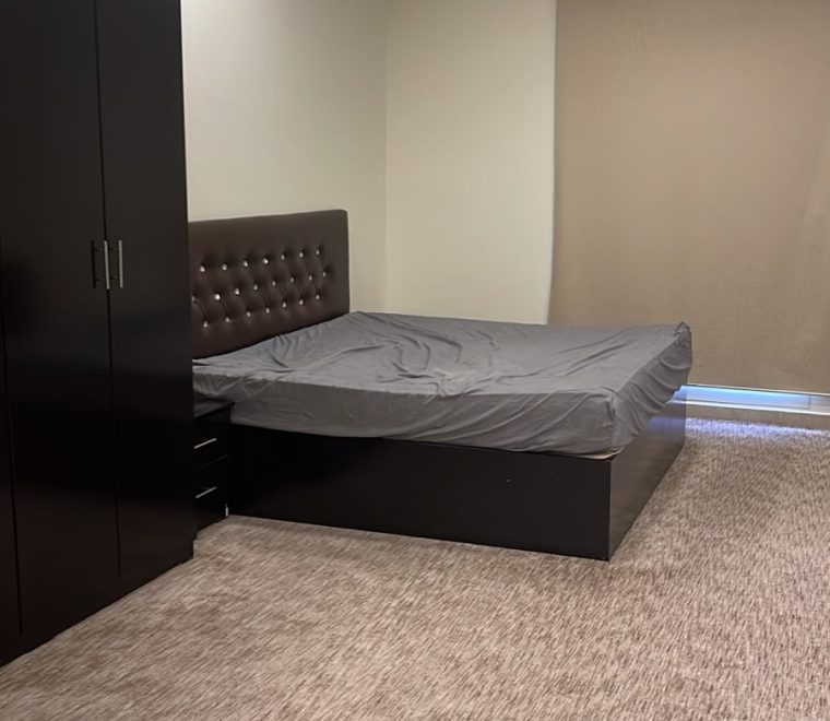used kind sized bed in Dammam for sale